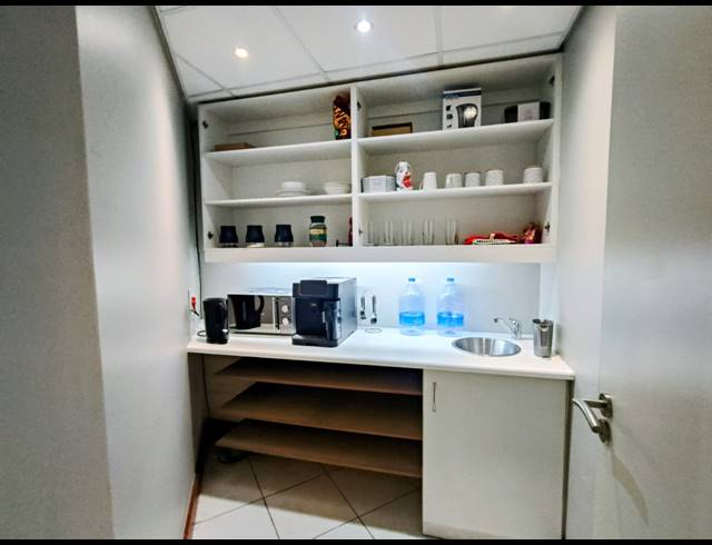 84M² OFFICE FOR SALE IN JEFFREYS BAY CENTRAL